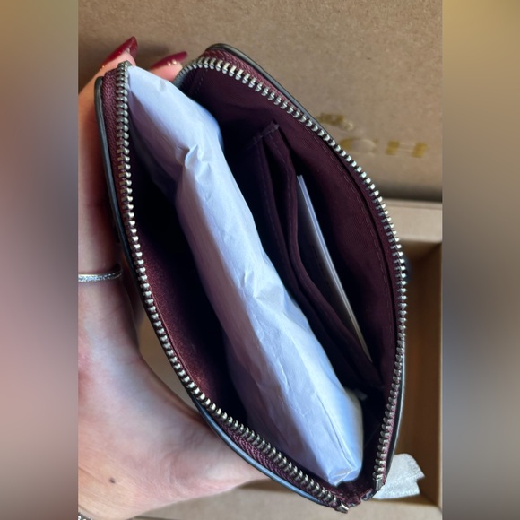 Authentic COACH Leather glitter stars wristlet and 2 charms set in box 🎁 - Picture 3 of 9